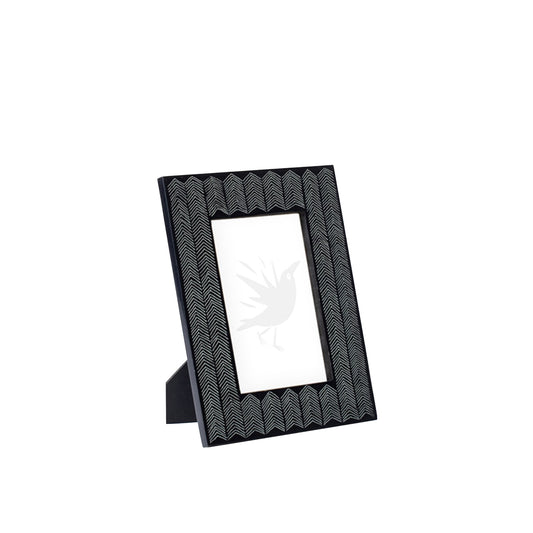 Kota Etched Bone Photo Frame 4"x6" Black and White